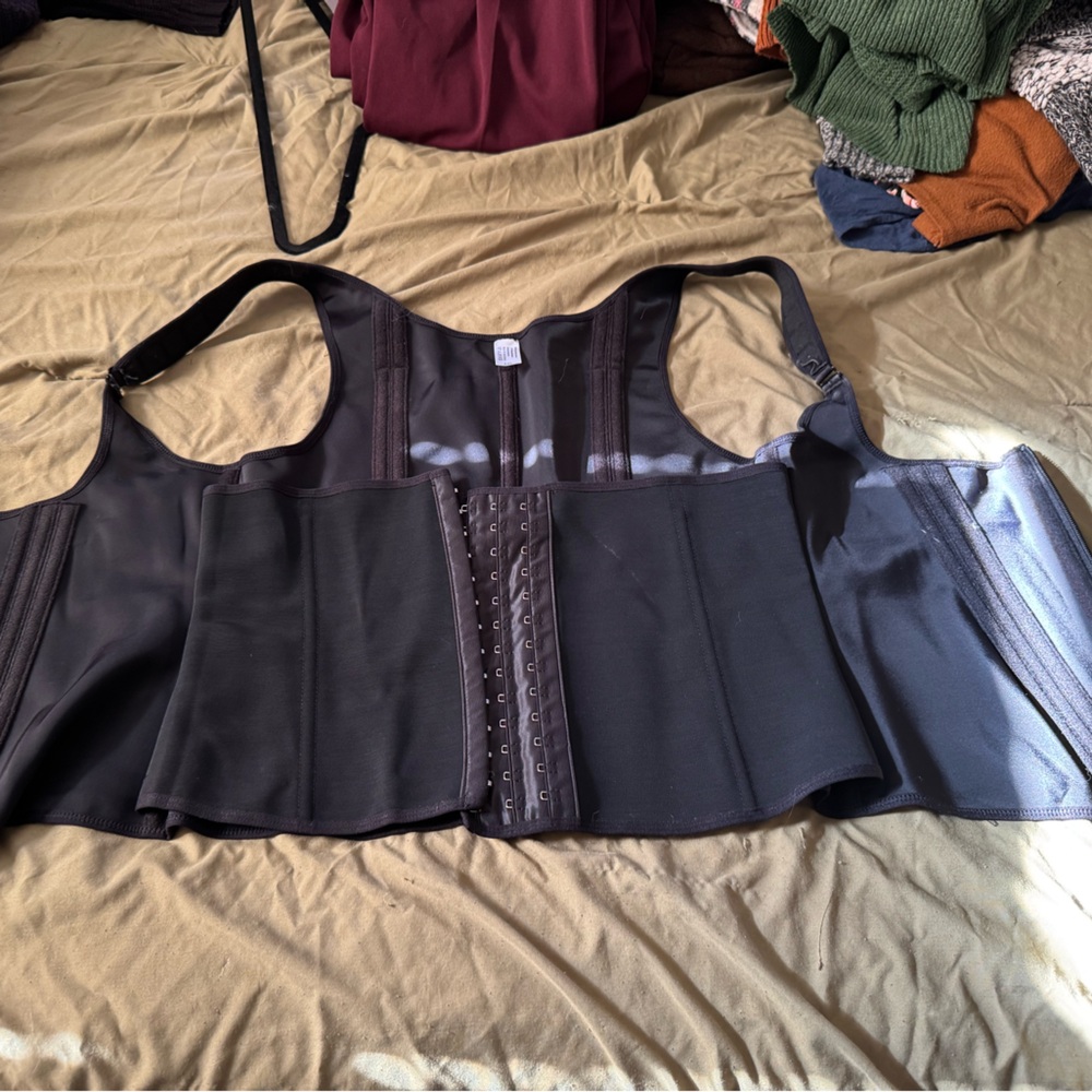 SHAPESHE Waist Trainer- Never Worn